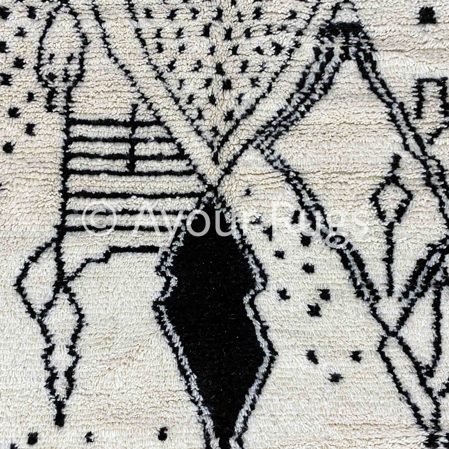 Tafrid – Black and White Moroccan Rug