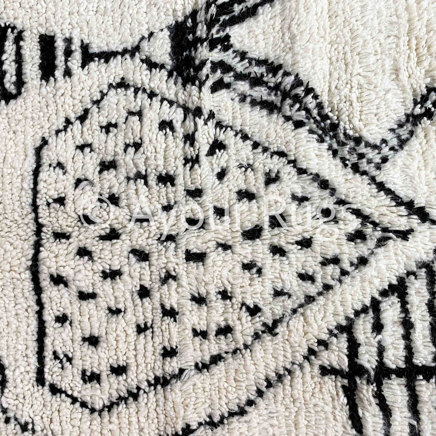 Tafrid – Black and White Moroccan Rug