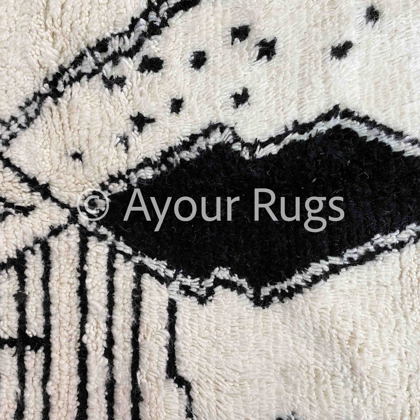 Tafrid – Black and White Moroccan Rug