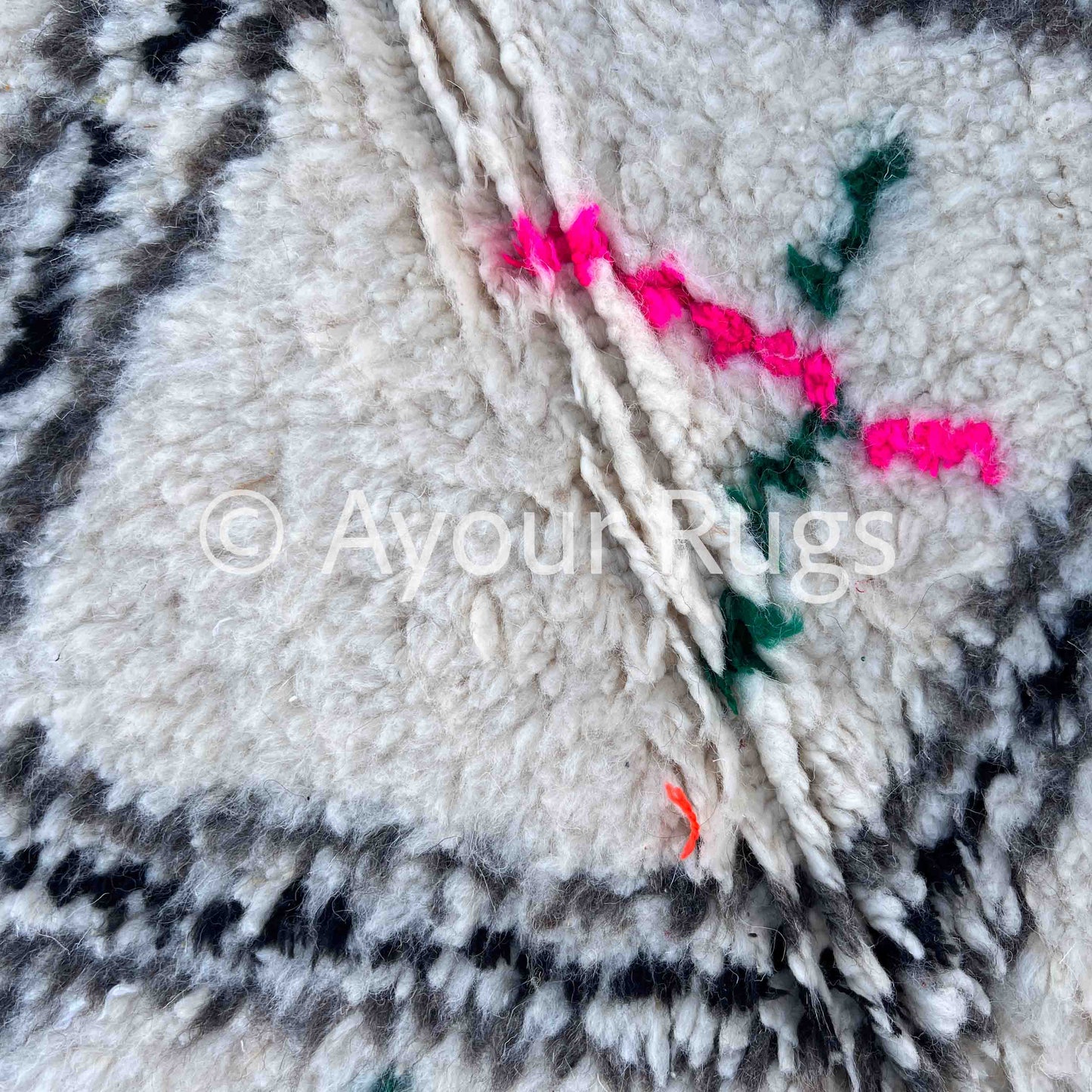 Almas – Moroccan Rug