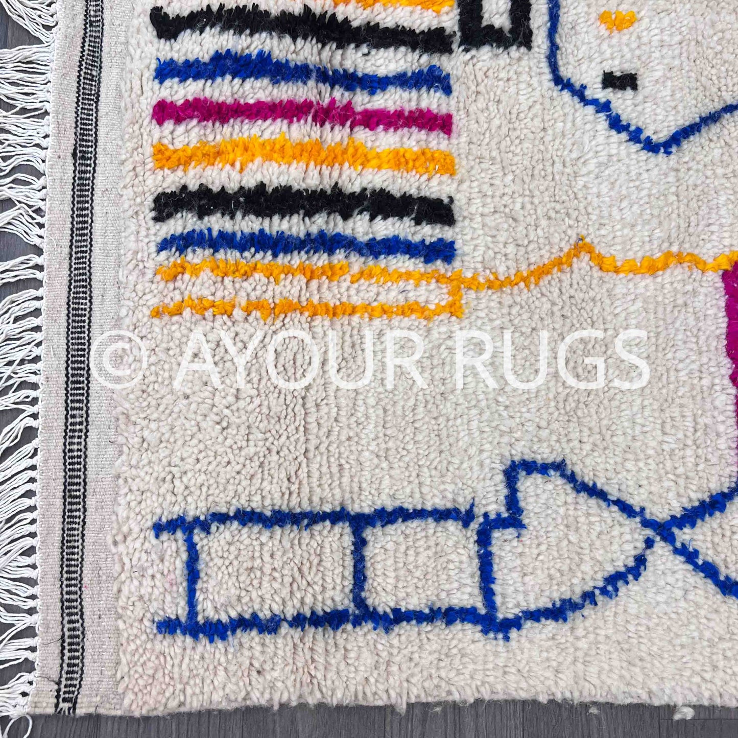 Authentic Azilal Moroccan Rug - Handwoven Wool - 4.9x6.2 ft / 150x190 cm