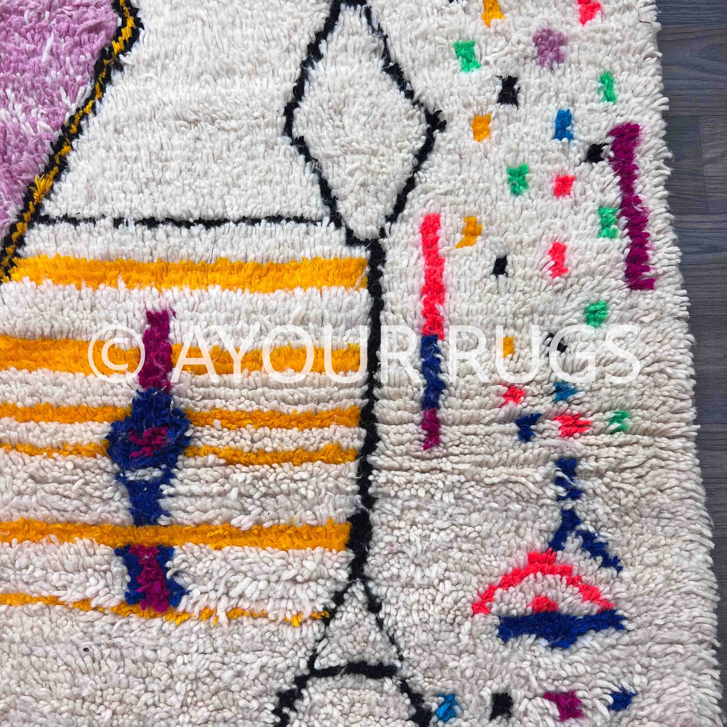 Azilal Moroccan Rug - 5.8x6.6 ft / 178x200 cm