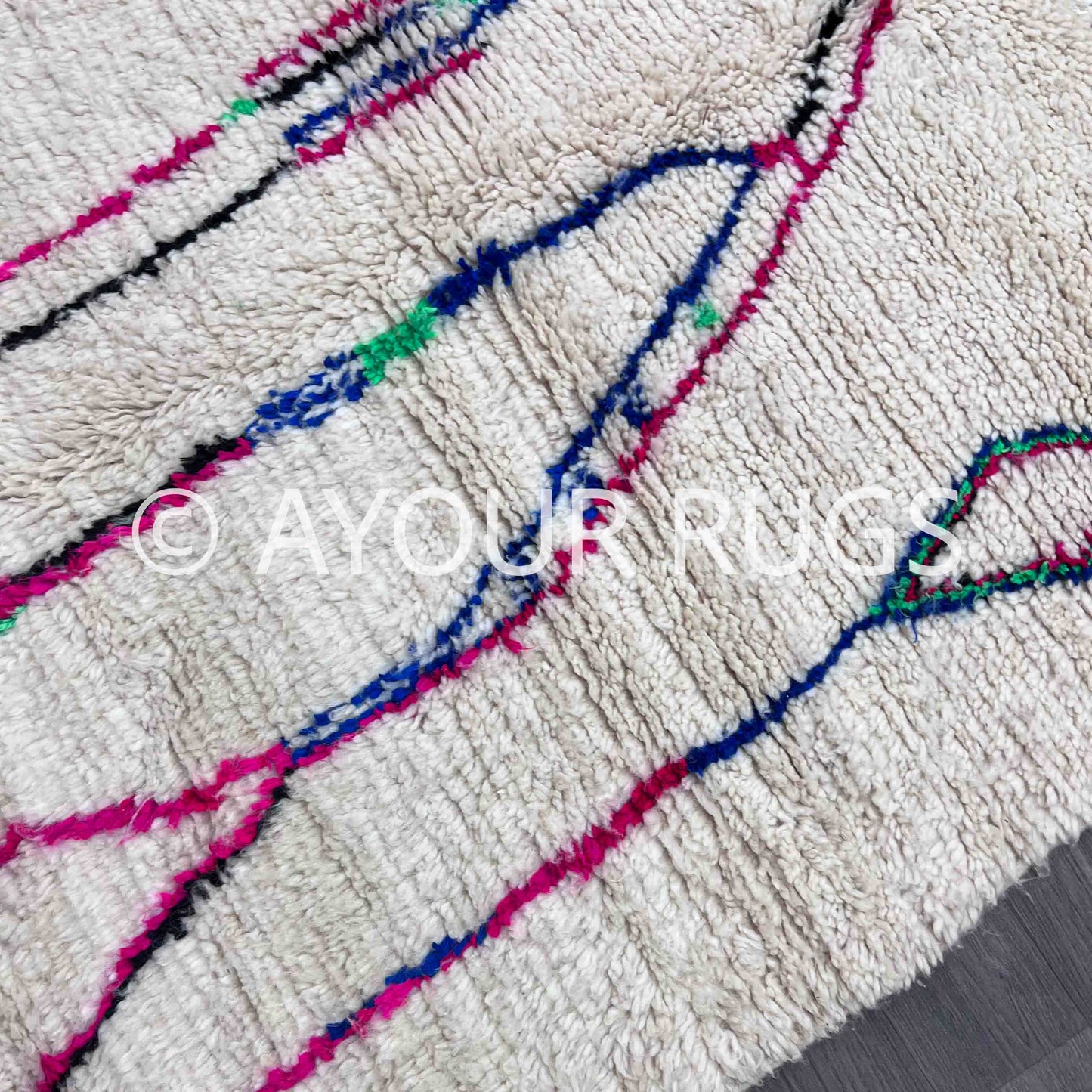 Authentic Azilal Moroccan Rug - Handwoven Wool Shag - 4.9x6.6 ft / 148x200 cm