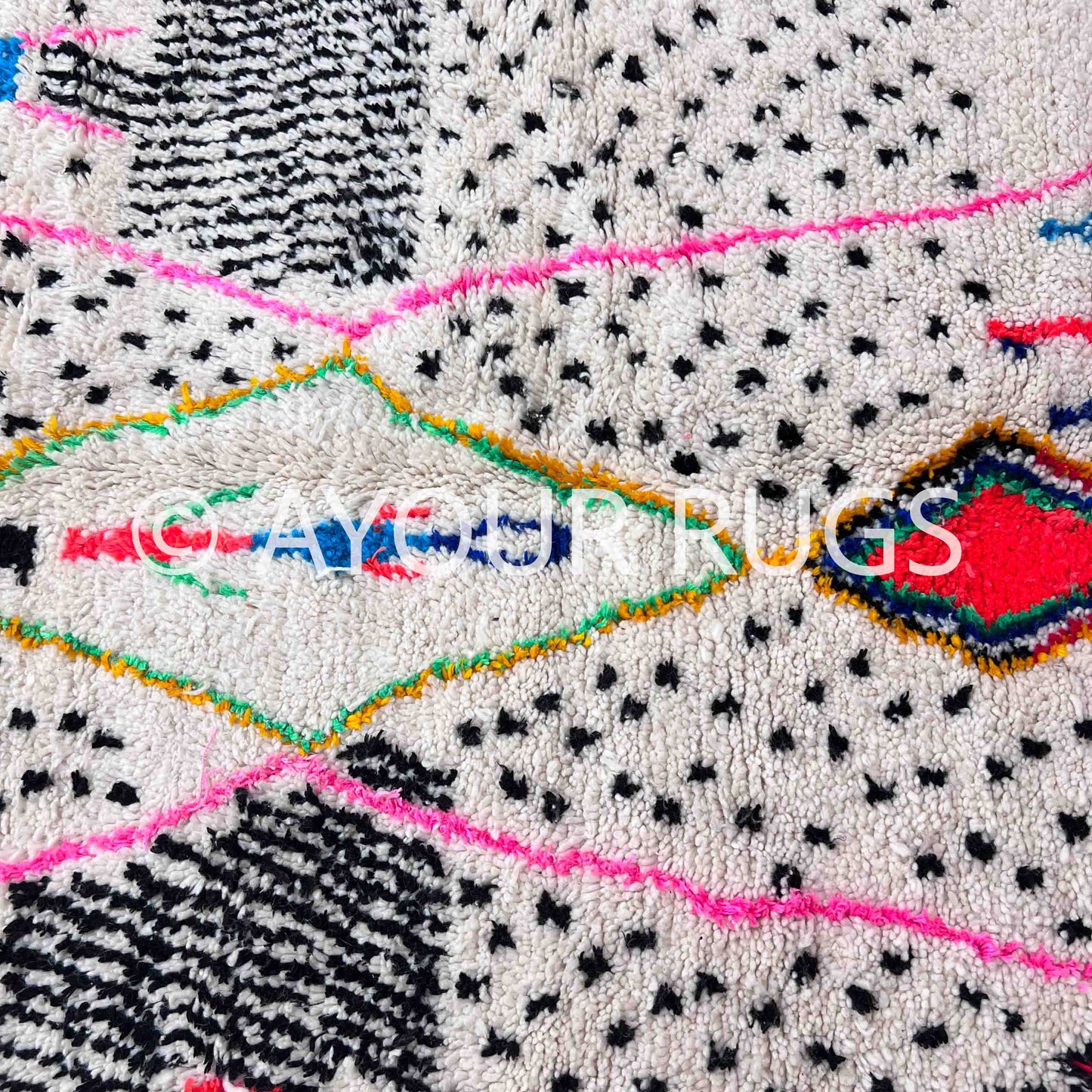 Authentic Azilal Moroccan Rug - Handwoven Wool - 4.6x8.2 ft / 140x250 cm