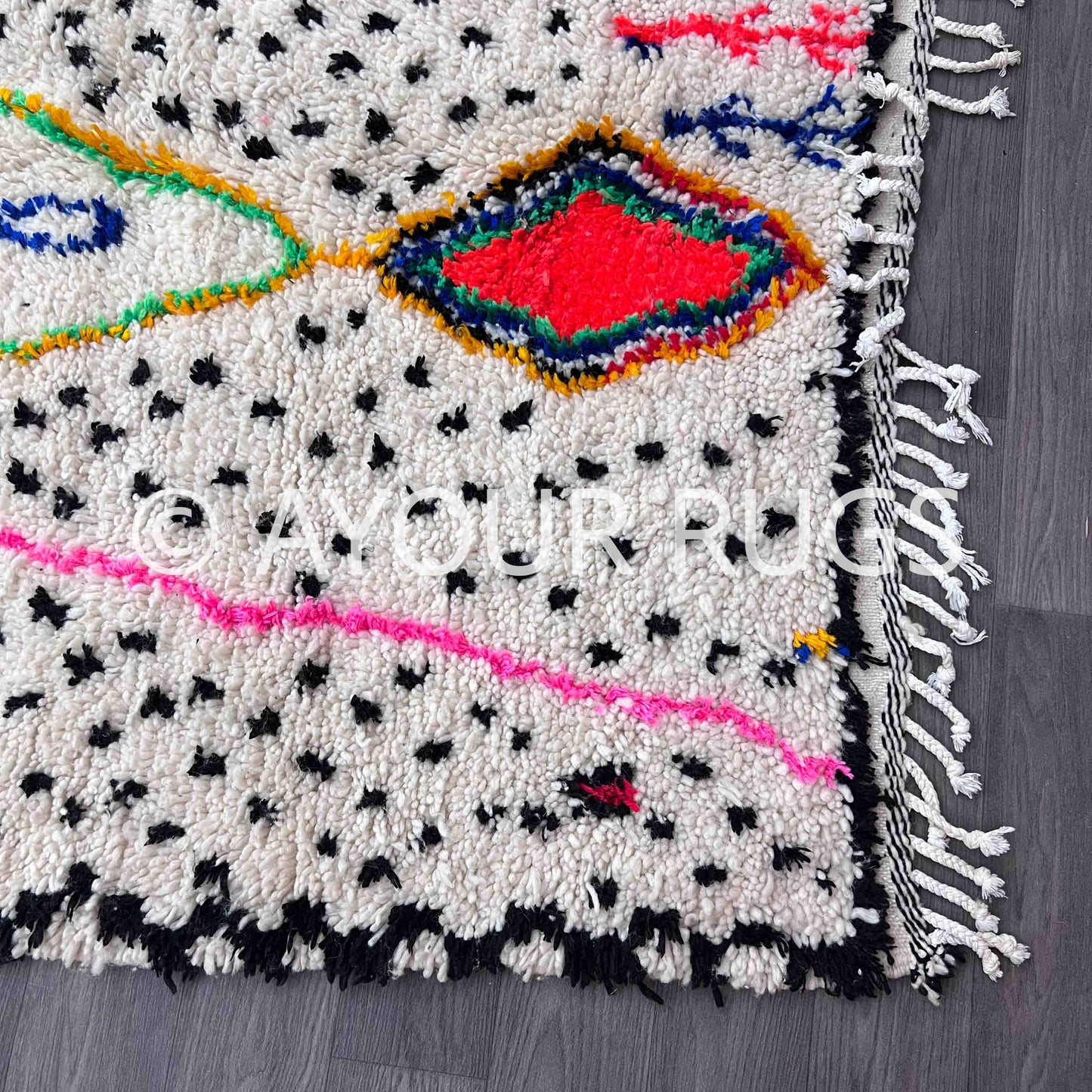 Authentic Azilal Moroccan Rug - Handwoven Wool - 4.6x8.2 ft / 140x250 cm