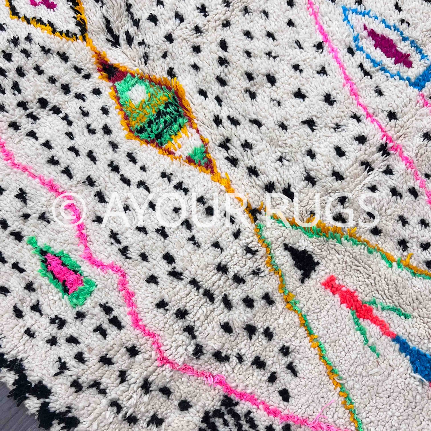 Authentic Azilal Moroccan Rug - Handwoven Wool - 4.6x8.2 ft / 140x250 cm