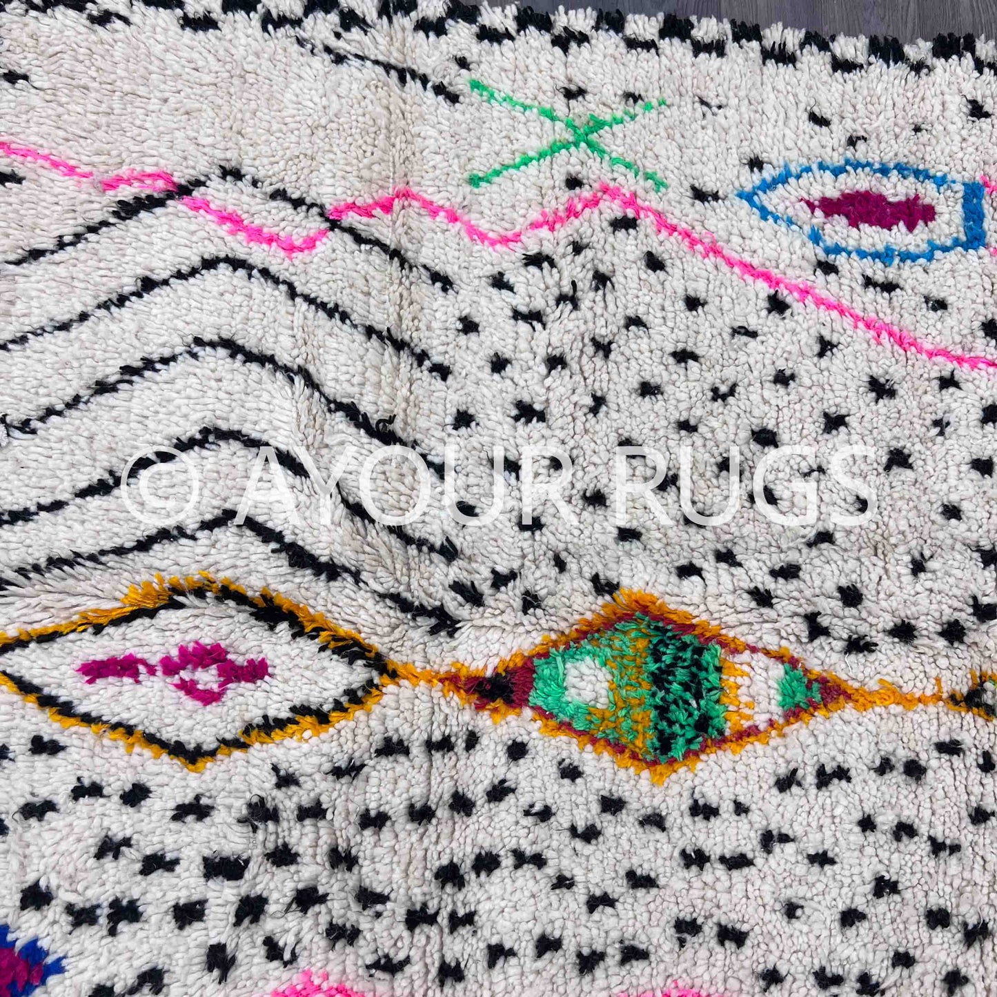Authentic Azilal Moroccan Rug - Handwoven Wool - 4.6x8.2 ft / 140x250 cm