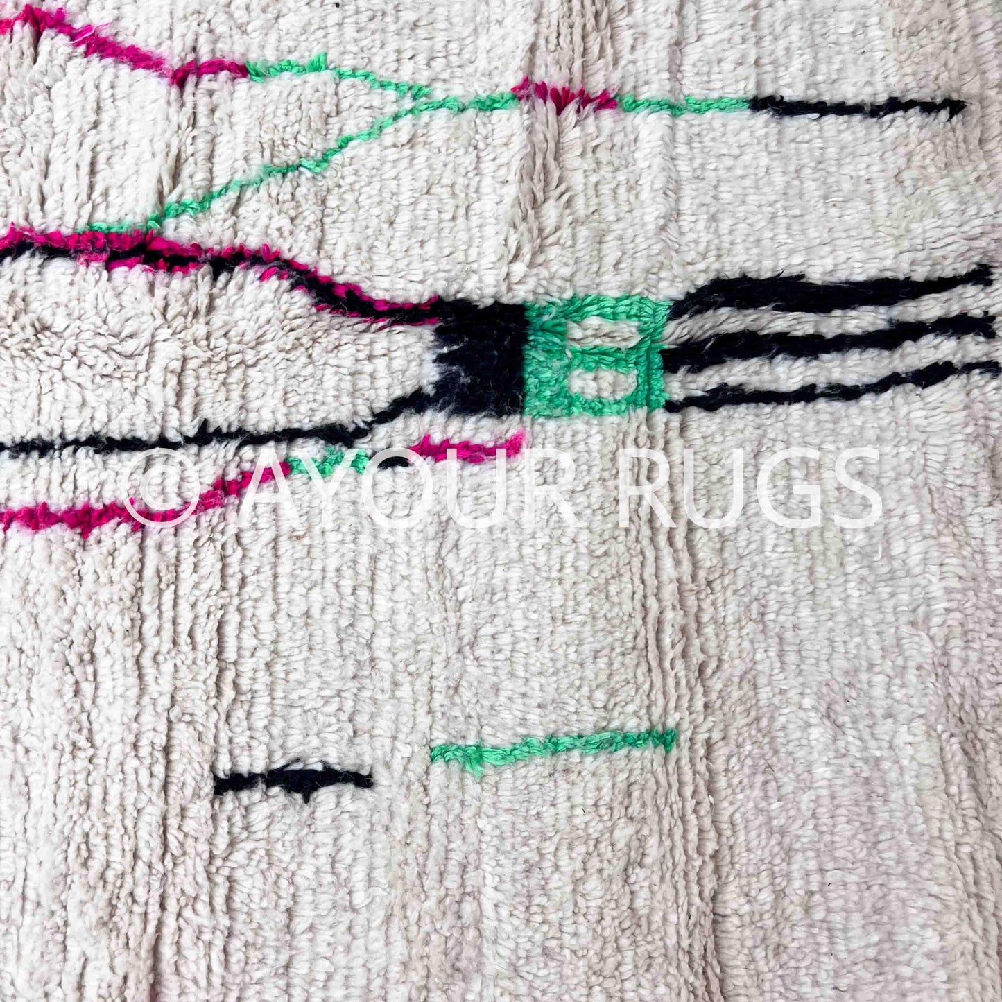 Authentic Azilal Moroccan Rug - Handwoven Wool Shag - 4.9x6.6 ft / 148x200 cm