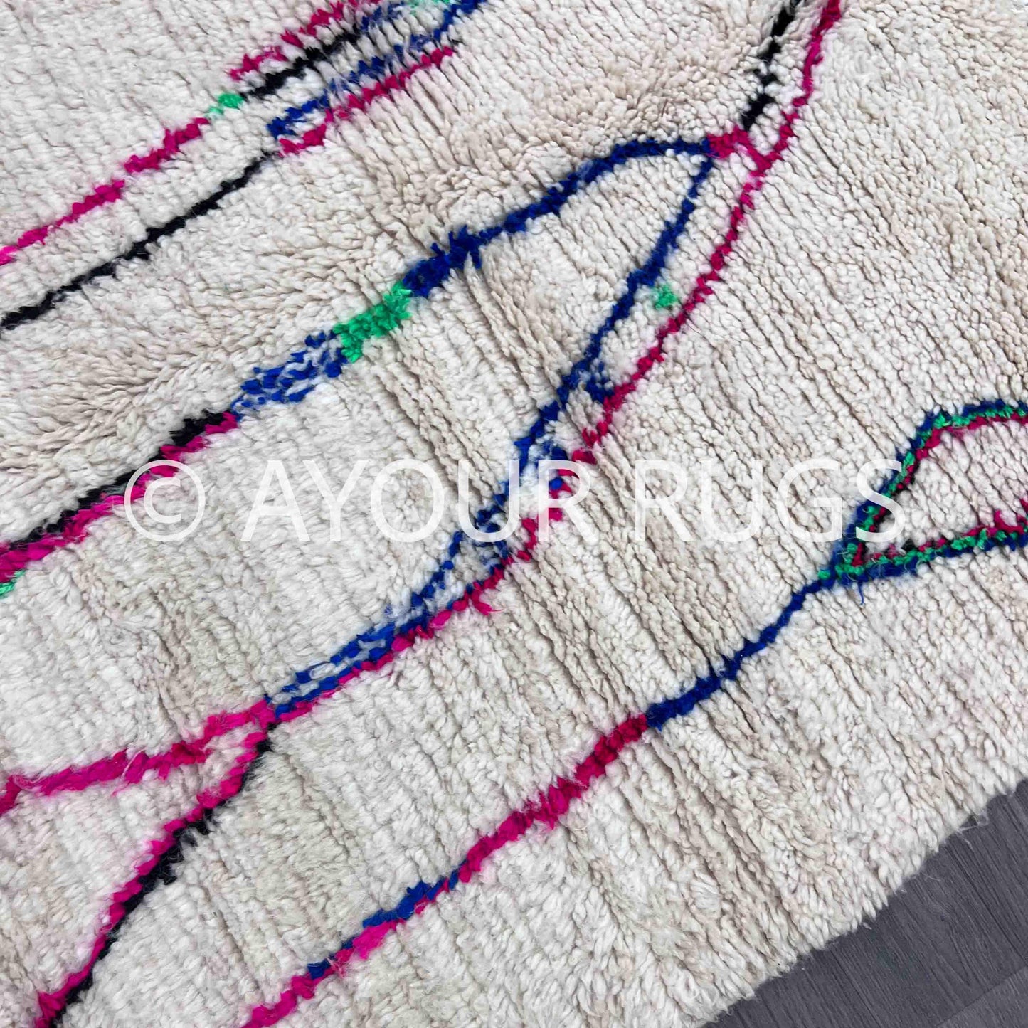 Authentic Azilal Moroccan Rug - Handwoven Wool Shag - 4.9x6.6 ft / 148x200 cm