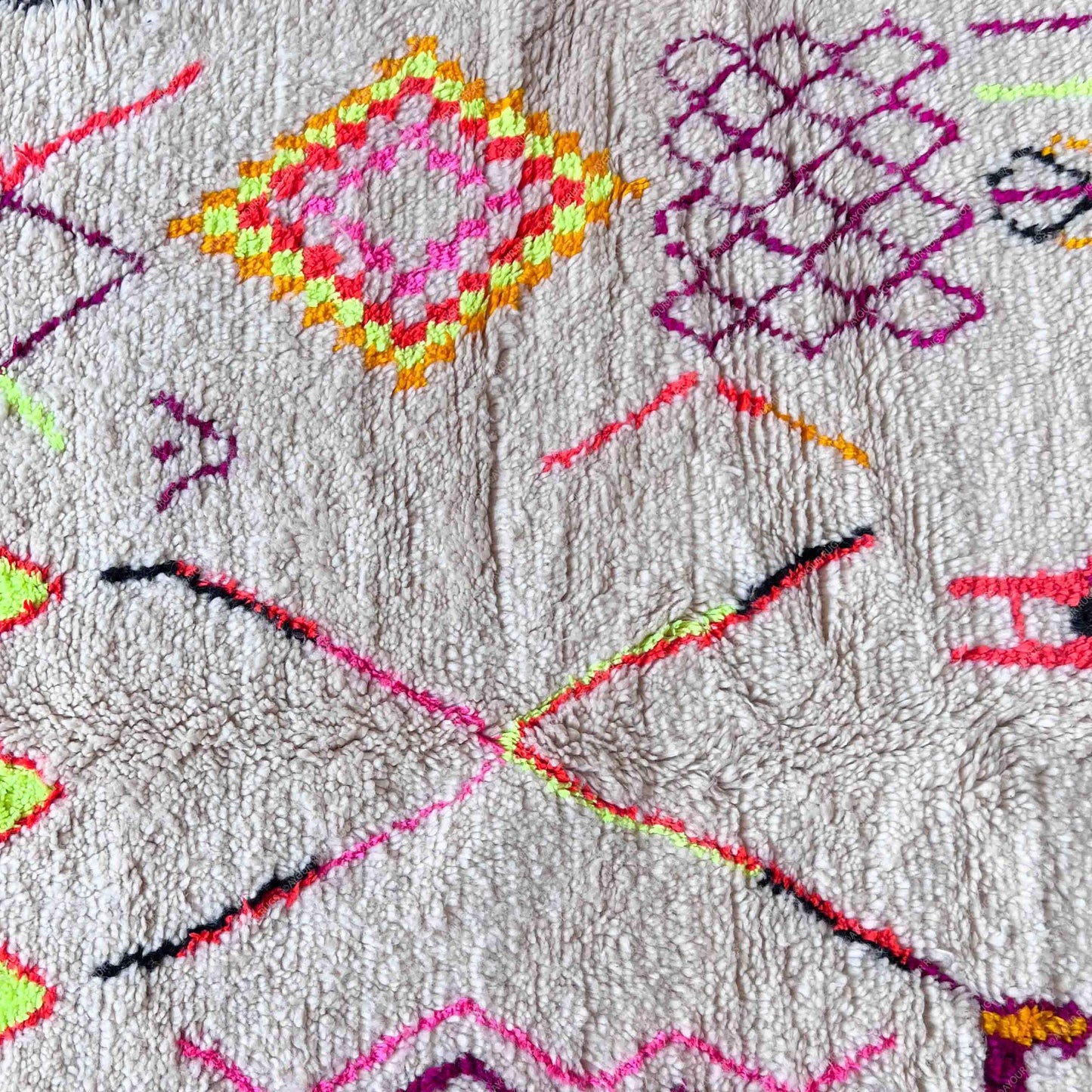 Authentic Azilal Moroccan Rug - Handwoven Wool Shag - 4.8x6.6 ft / 147x200 cm
