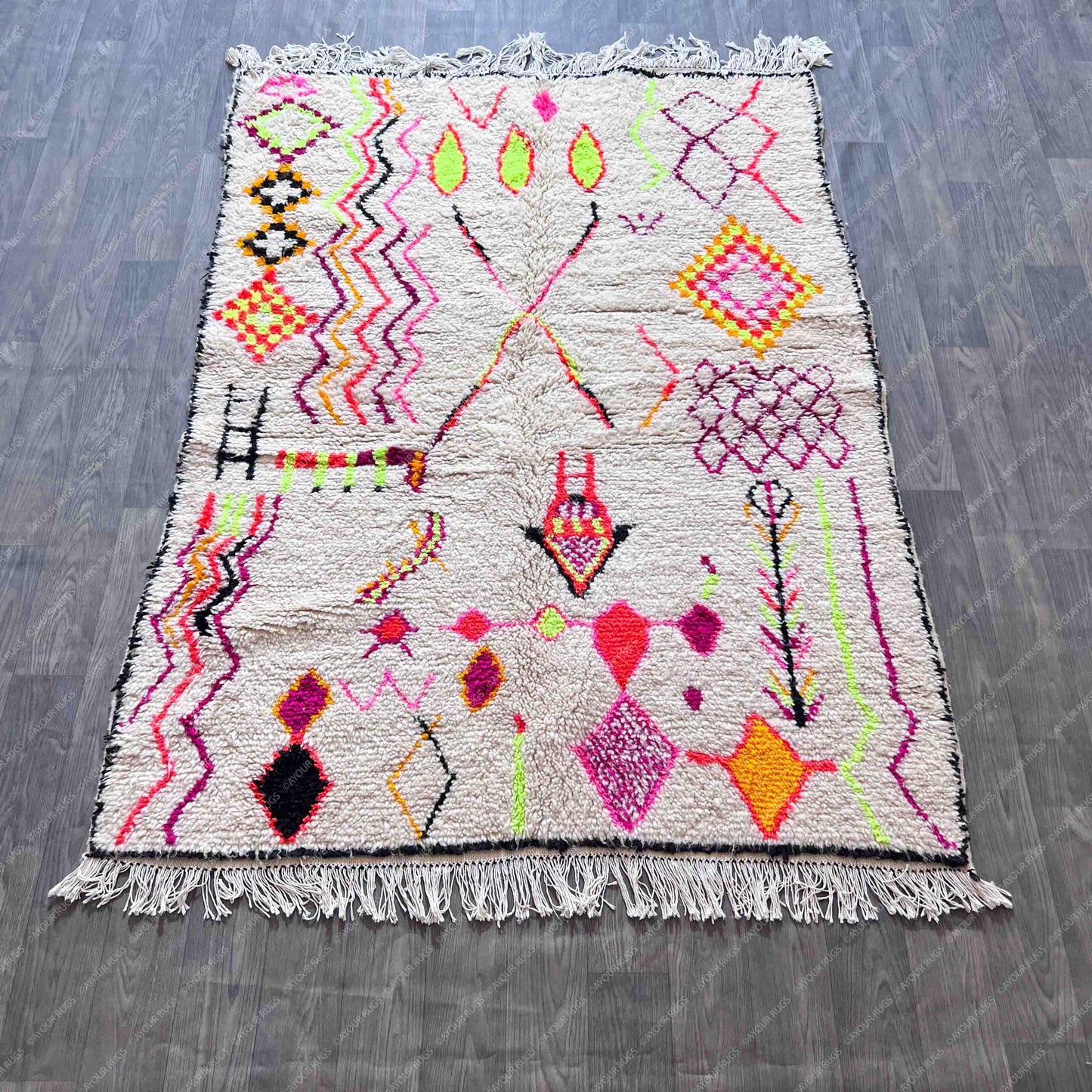 Authentic Azilal Moroccan Rug - Handwoven Wool Shag - 4.8x6.6 ft / 147x200 cm