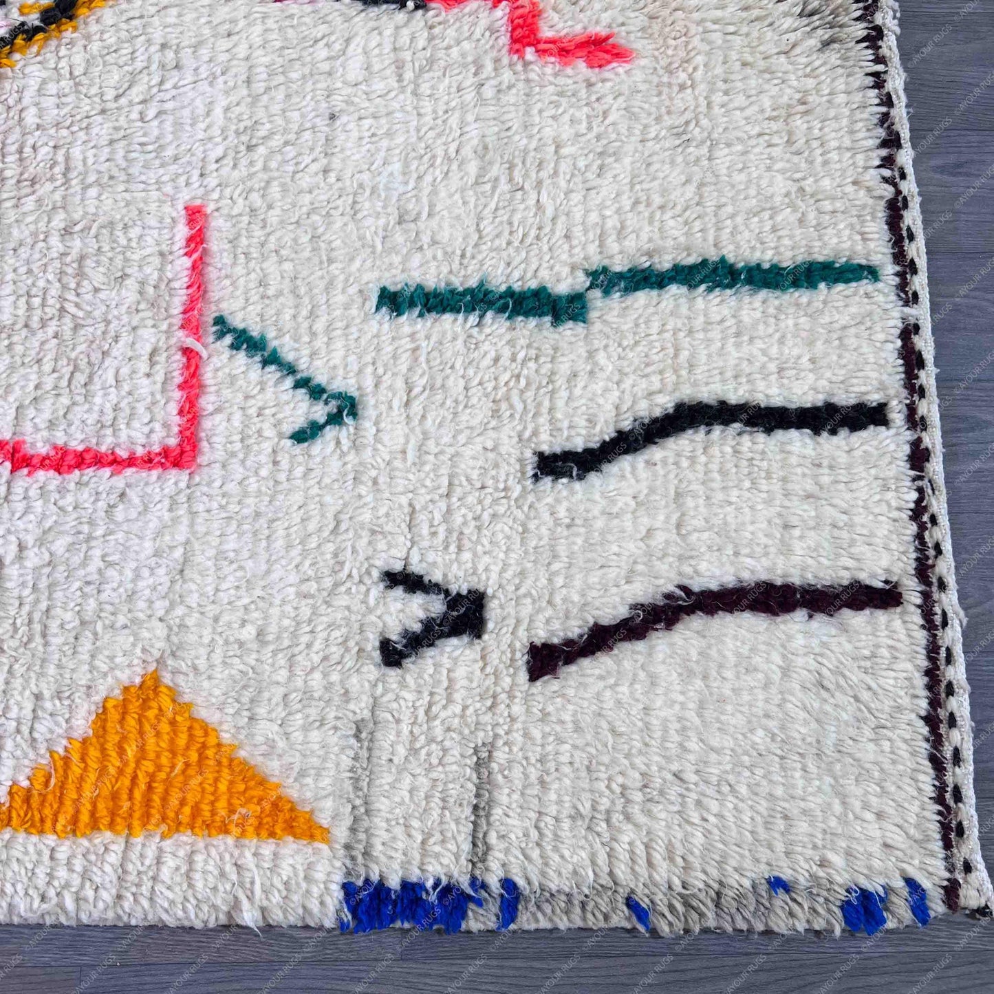 Authentic Azilal Moroccan Rug - Handwoven Wool Shag - 5.7x8.2 ft / 174x250 cm