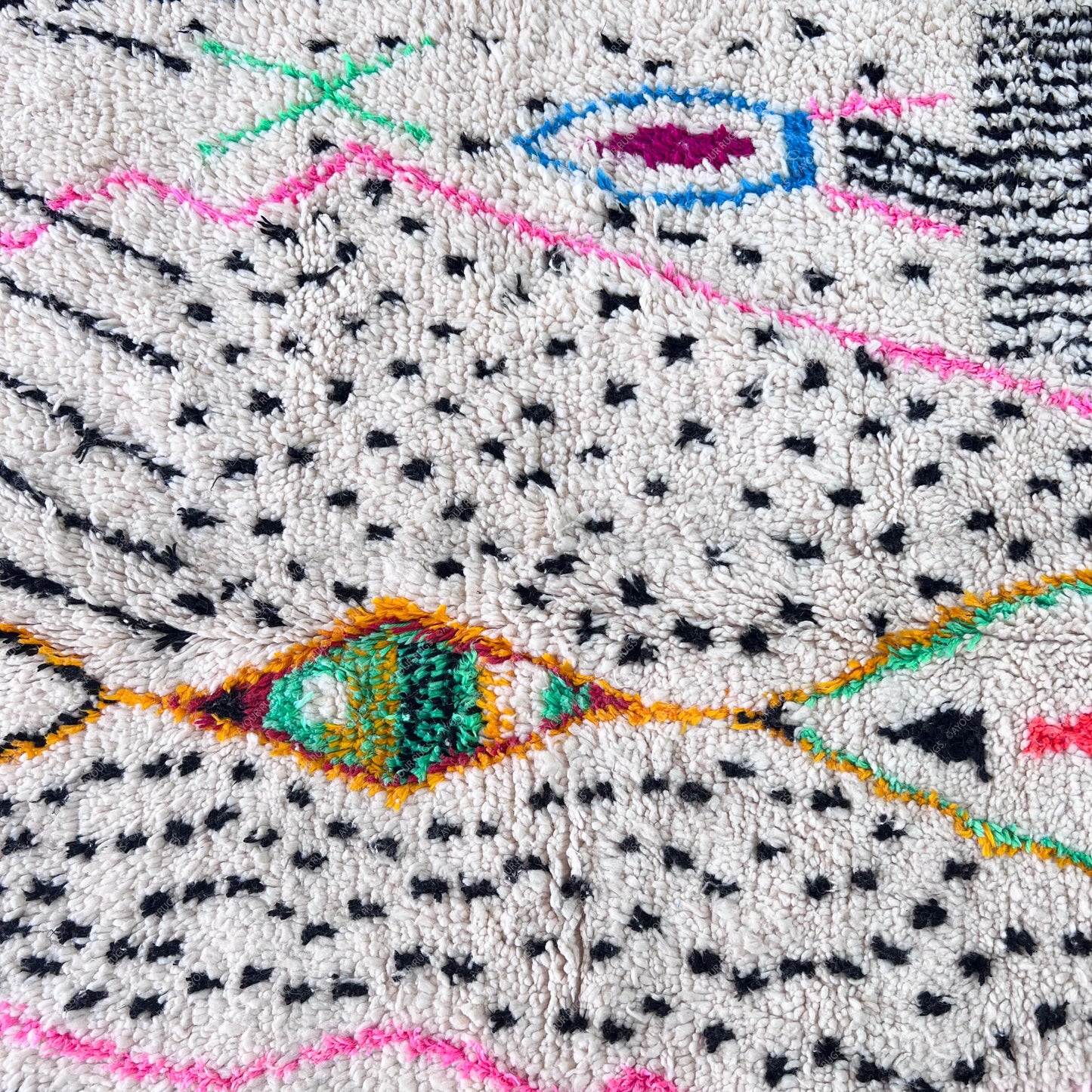 Authentic Azilal Moroccan Rug - Handwoven Wool Shag - 4.6x8.2 ft / 140x250 cm