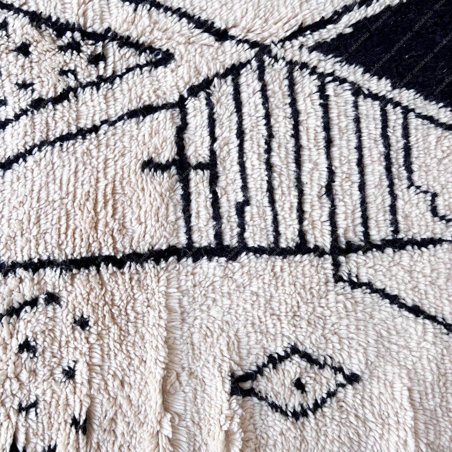 Authentic Azilal Moroccan Rug - Handwoven Wool Shag - 4.6x8.0 ft / 140x243 cm