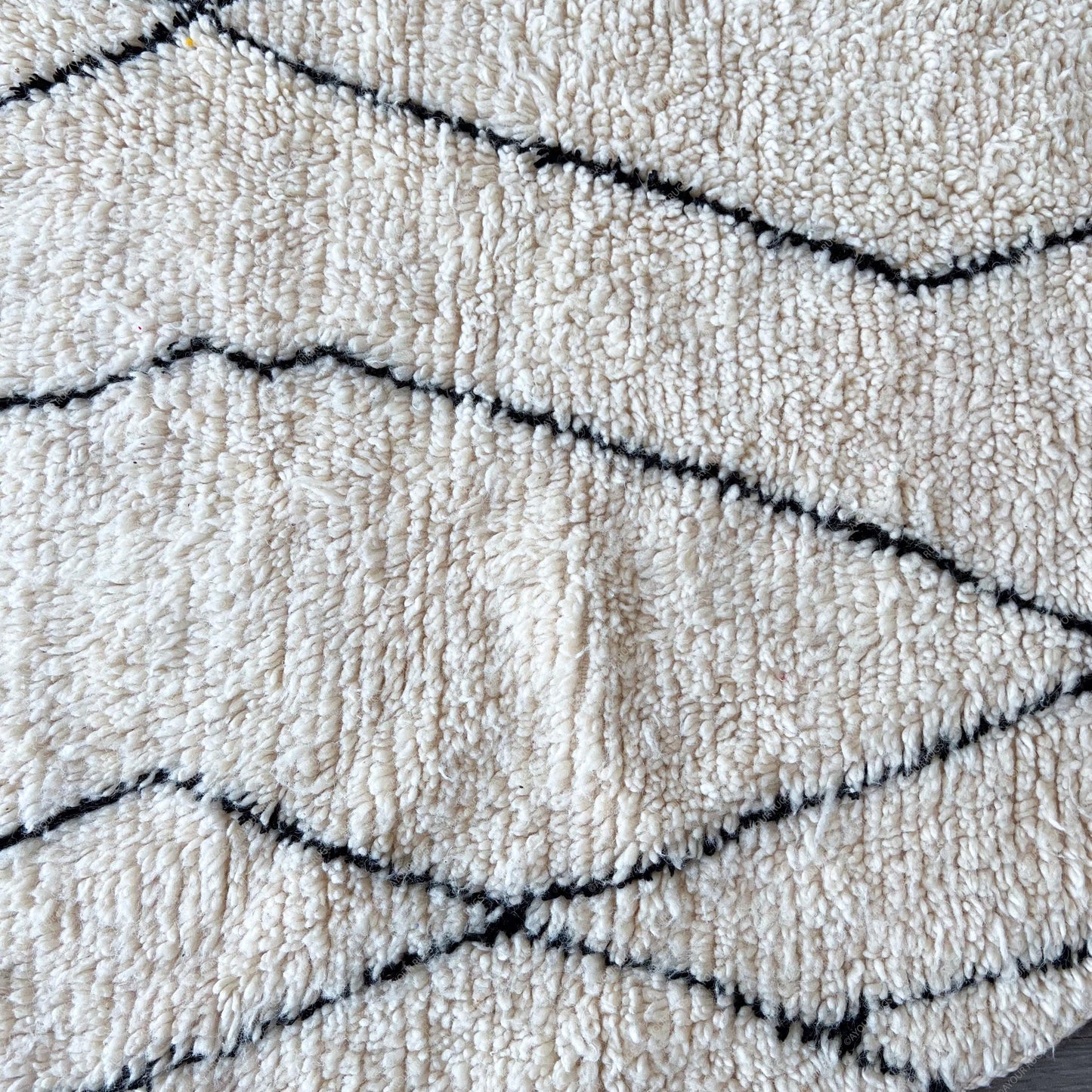 Round Moroccan Berber Rug - Handwoven Wool - 4.6x4.6 ft / 140x140 cm