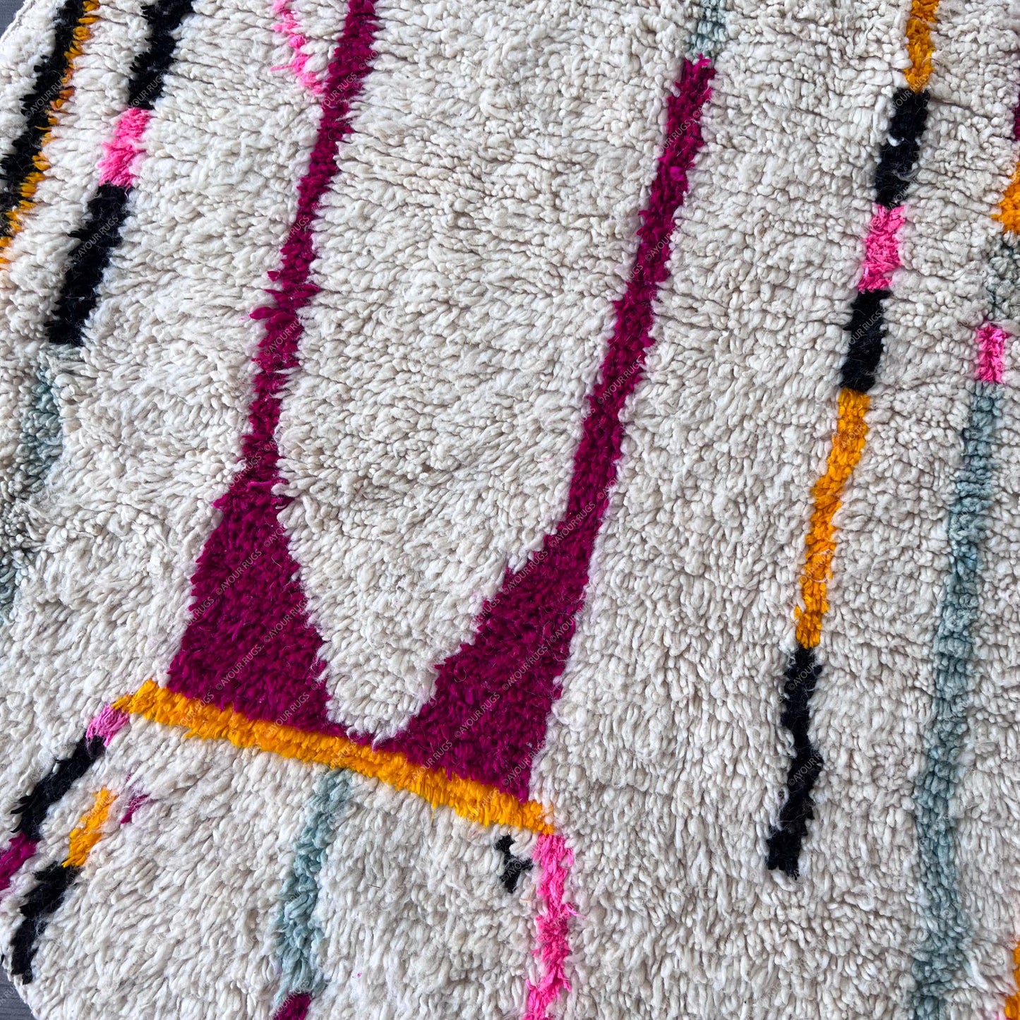 Round Moroccan Berber Rug - Handwoven Wool - 5.1x5.1 ft / 155x155 cm