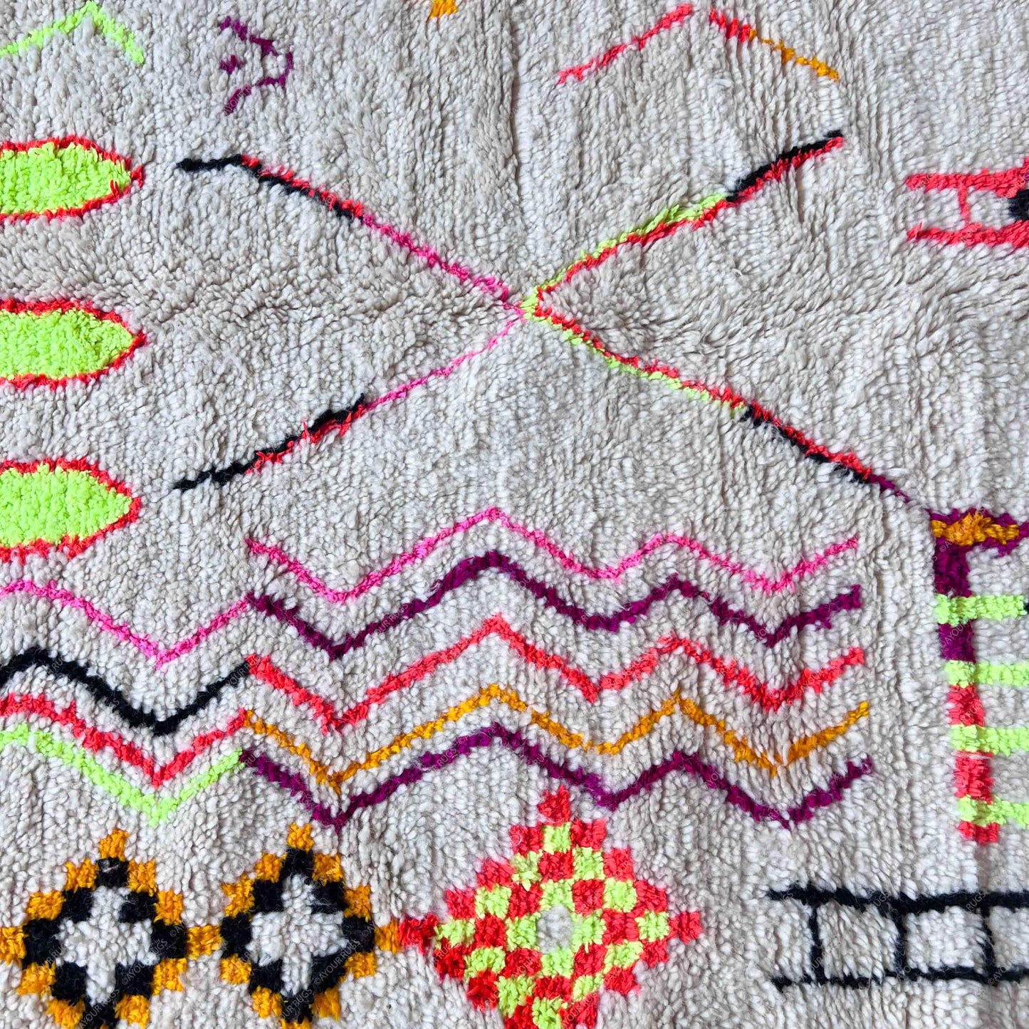 Authentic Azilal Moroccan Rug - Handwoven Wool Shag - 4.8x6.6 ft / 147x200 cm