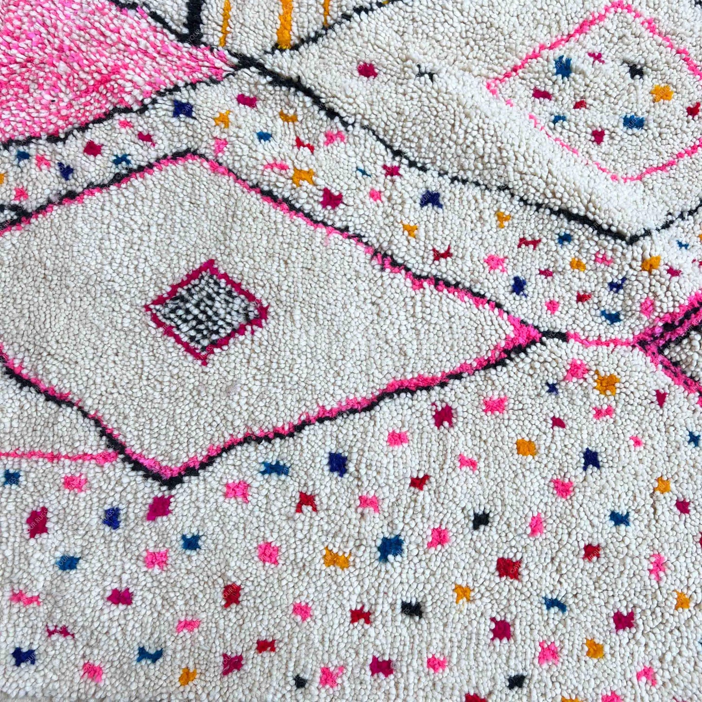 Authentic Moroccan Rug | 5.0 x 7.3 ft / 153 x 223 cm | Moroccan Rug With Pink | Azilal Teppich | Morocco | Beni Ourain Rug | Azilal Rug