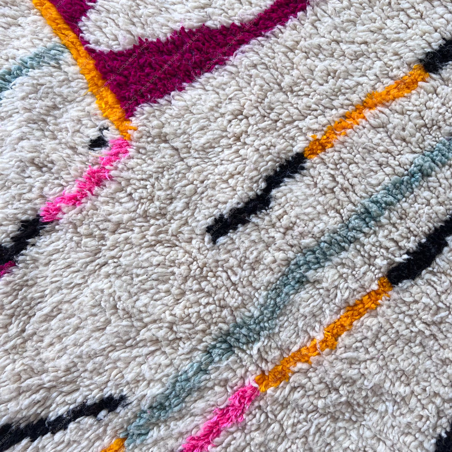 Round Moroccan Berber Rug - Handwoven Wool - 5.1x5.1 ft / 155x155 cm