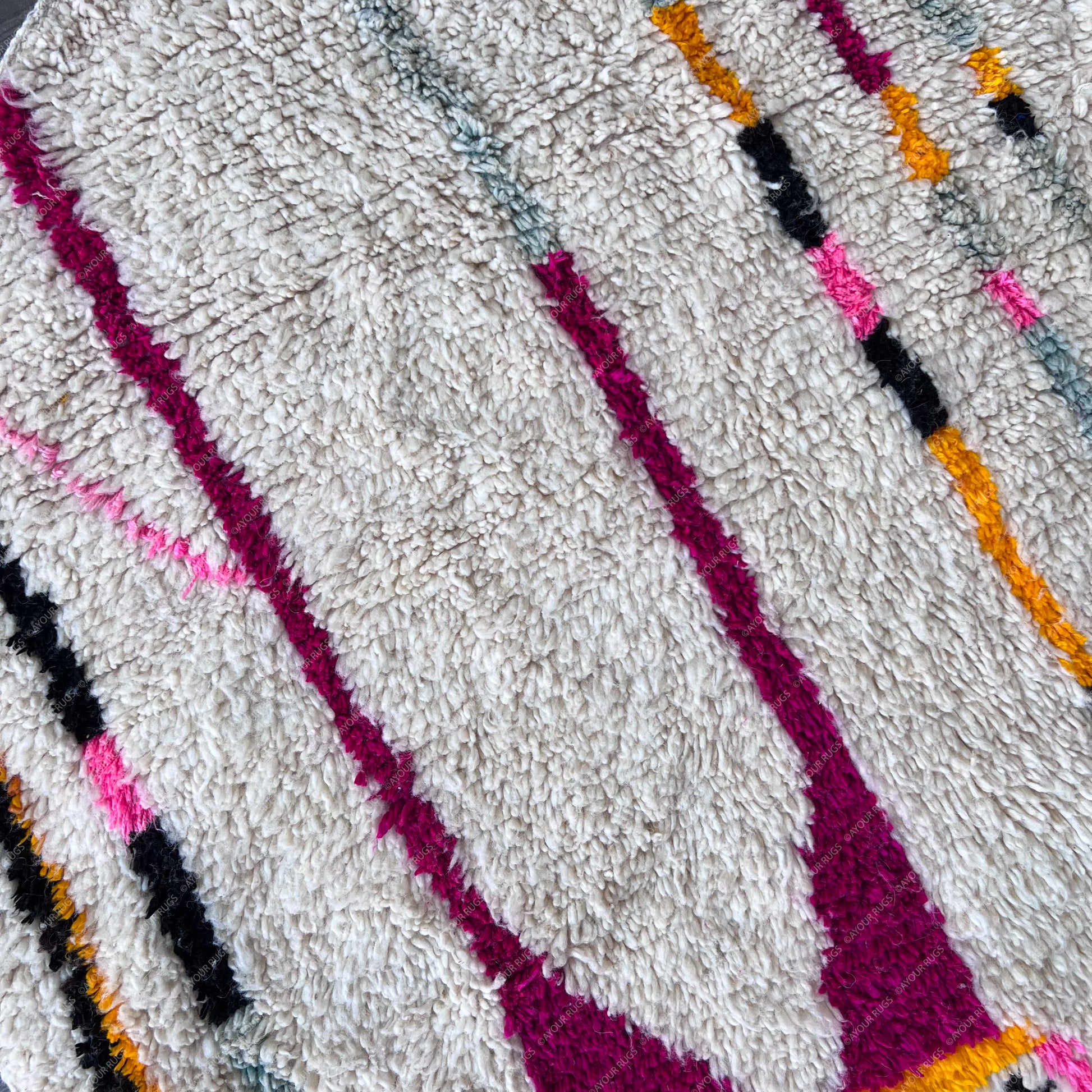 Round Moroccan Berber Rug - Handwoven Wool - 5.1x5.1 ft / 155x155 cm