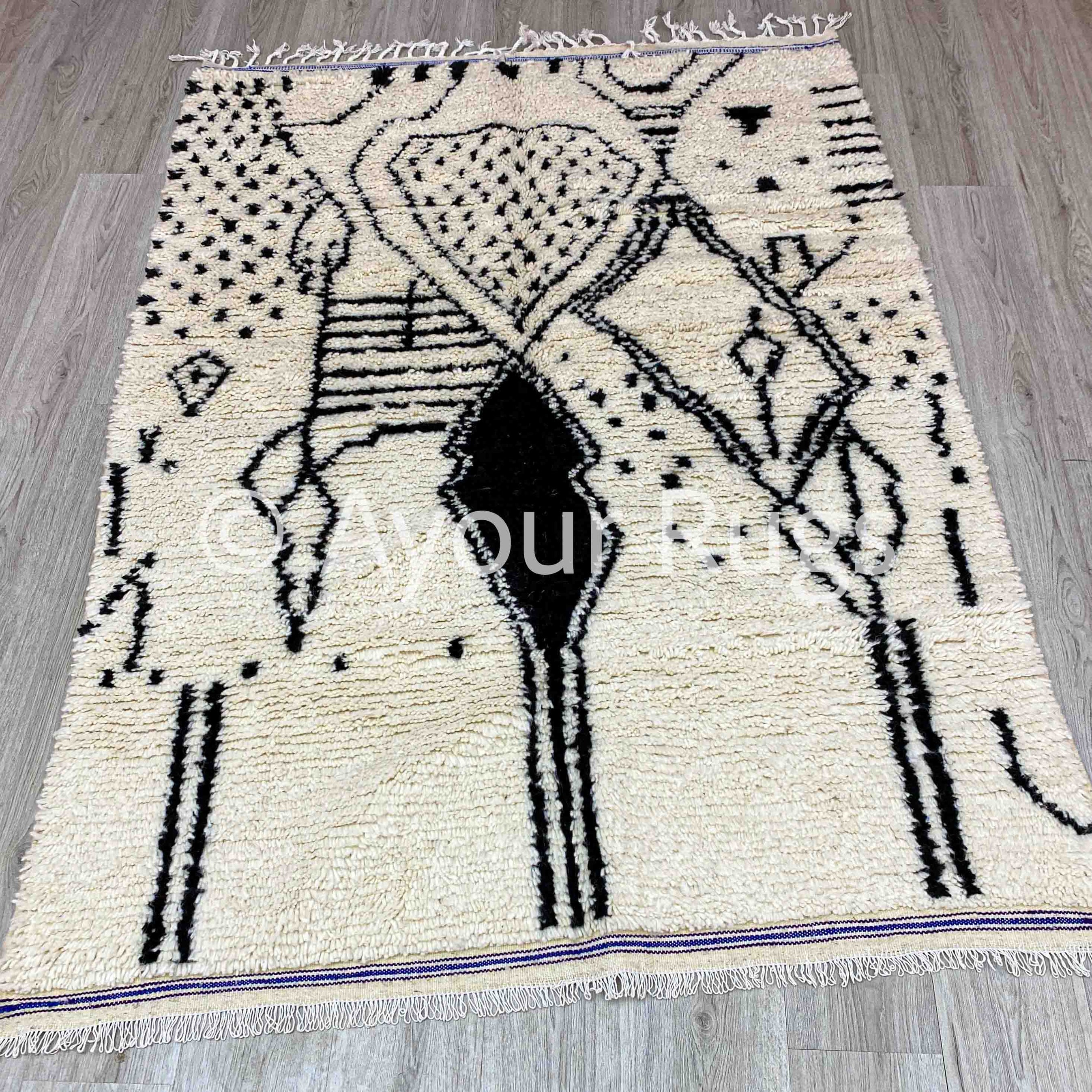 Tafrid – Black and White Moroccan Rug