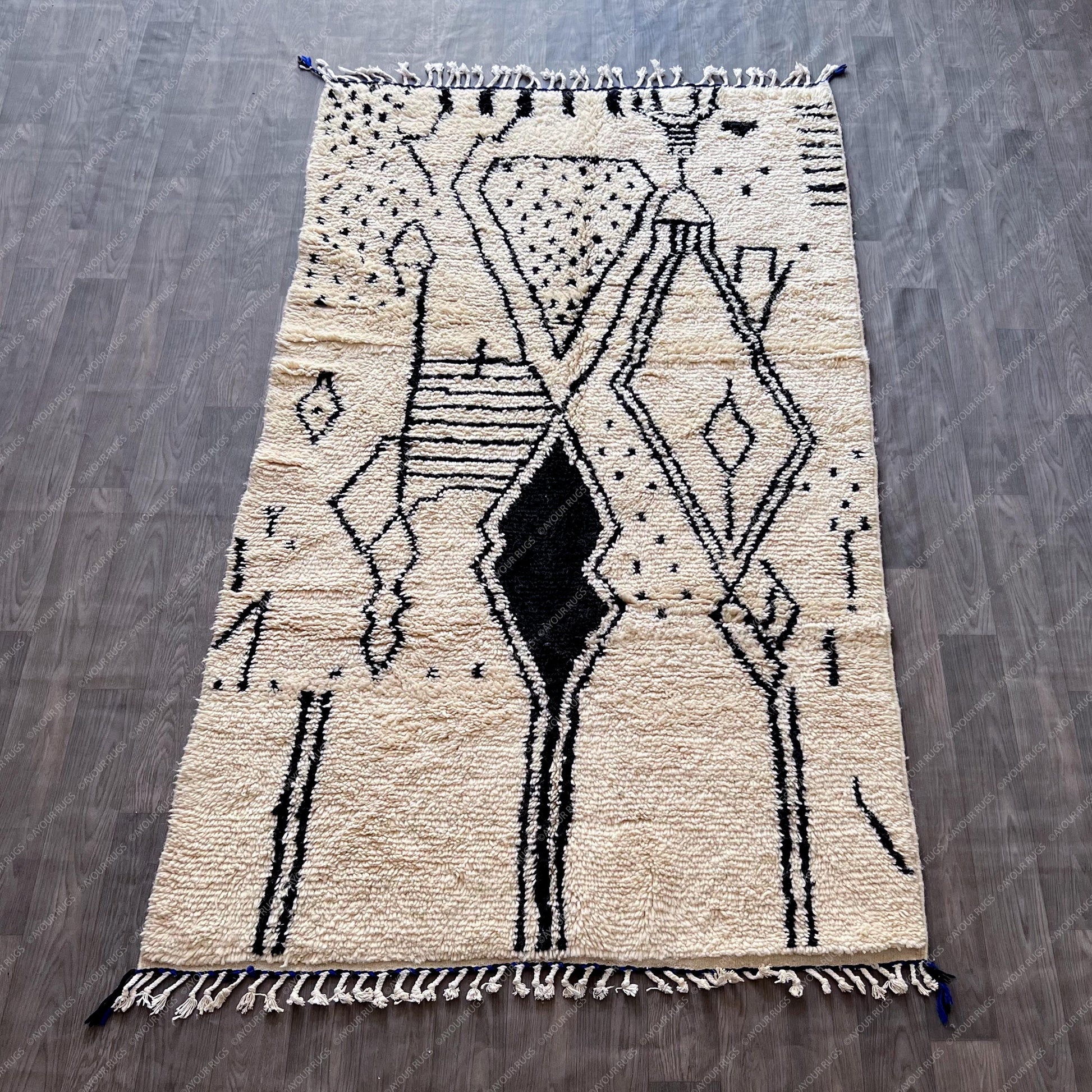 Authentic Azilal Moroccan Rug - Handwoven Wool Shag - 4.6x8.0 ft / 140x243 cm