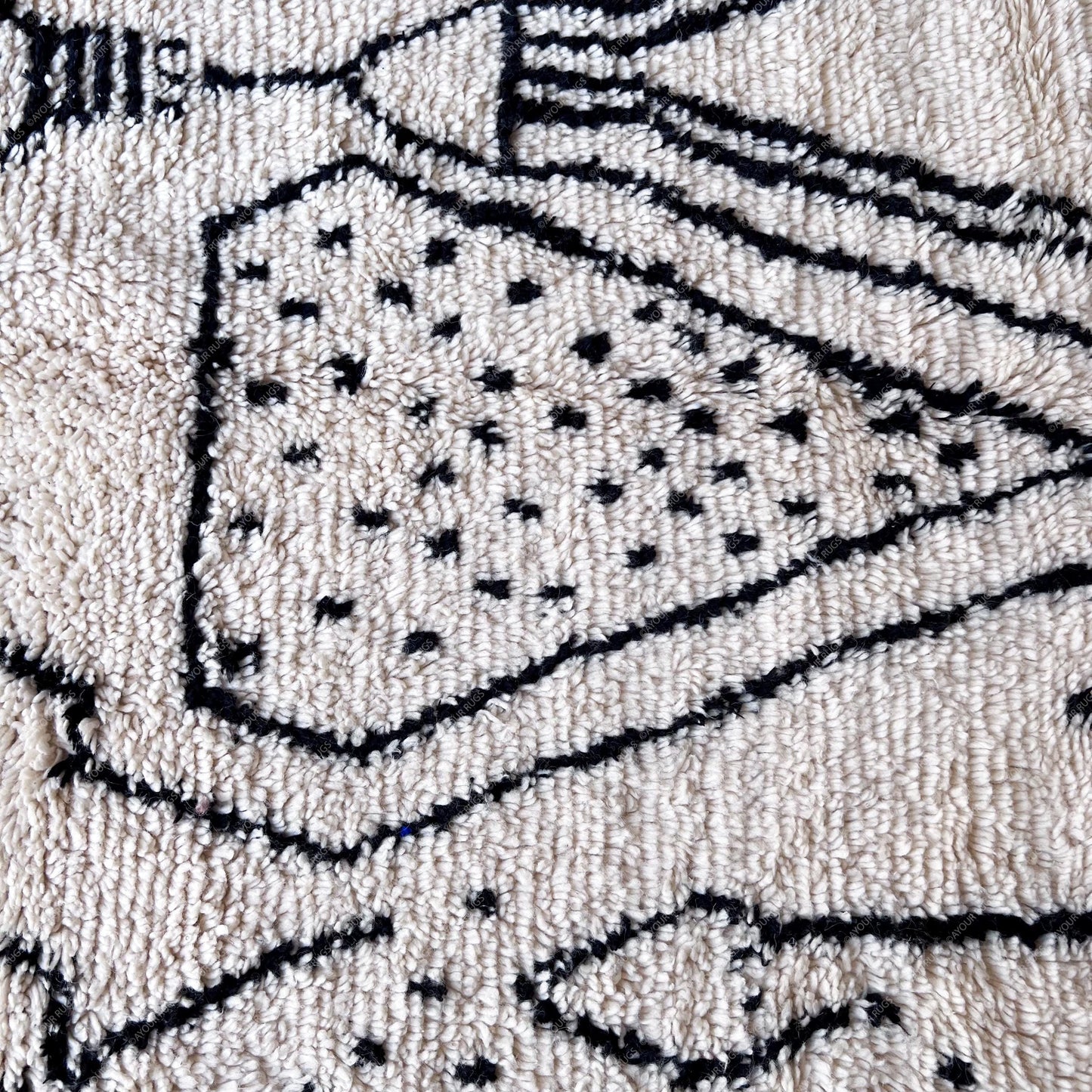 Authentic Azilal Moroccan Rug - Handwoven Wool Shag - 4.6x8.0 ft / 140x243 cm