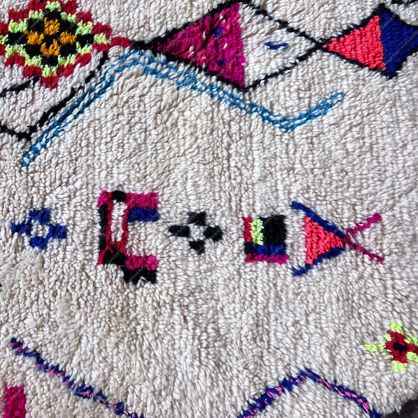 Round Moroccan Berber Rug - Handwoven Wool - 4.5x4.5 ft / 137x137 cm