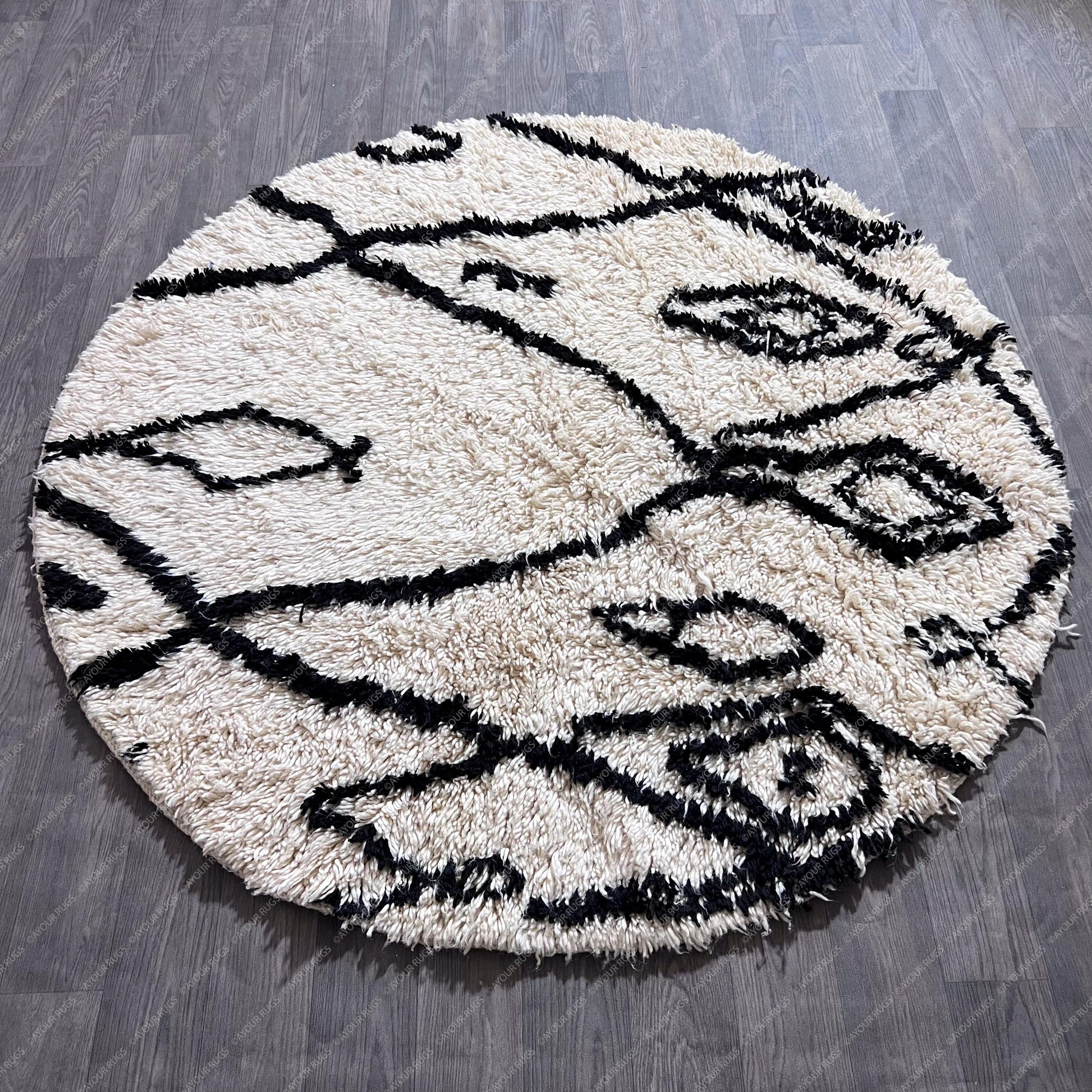 Round Moroccan Berber Rug - Handwoven Wool - 5.3x5.3 ft / 161x161 cm