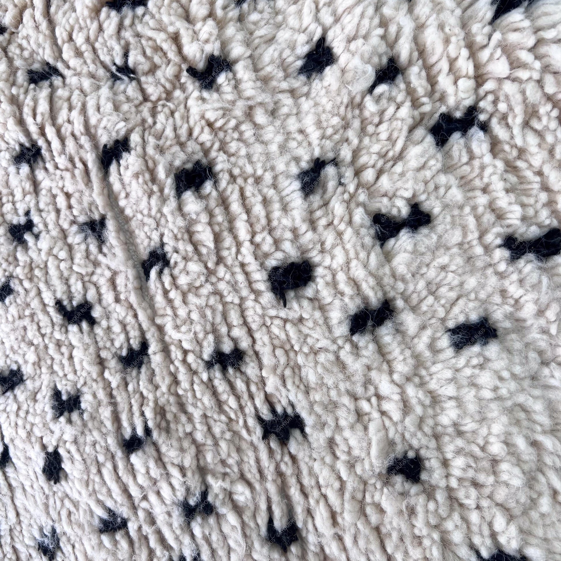 Dots Moroccan Rug | 4.9 X 6.6 Ft / 150 X 200 Cm | Azilal Teppich | Morocco | Beni Ourain Rug | Azilal Rug | Tapi Marocain | Beni Rug