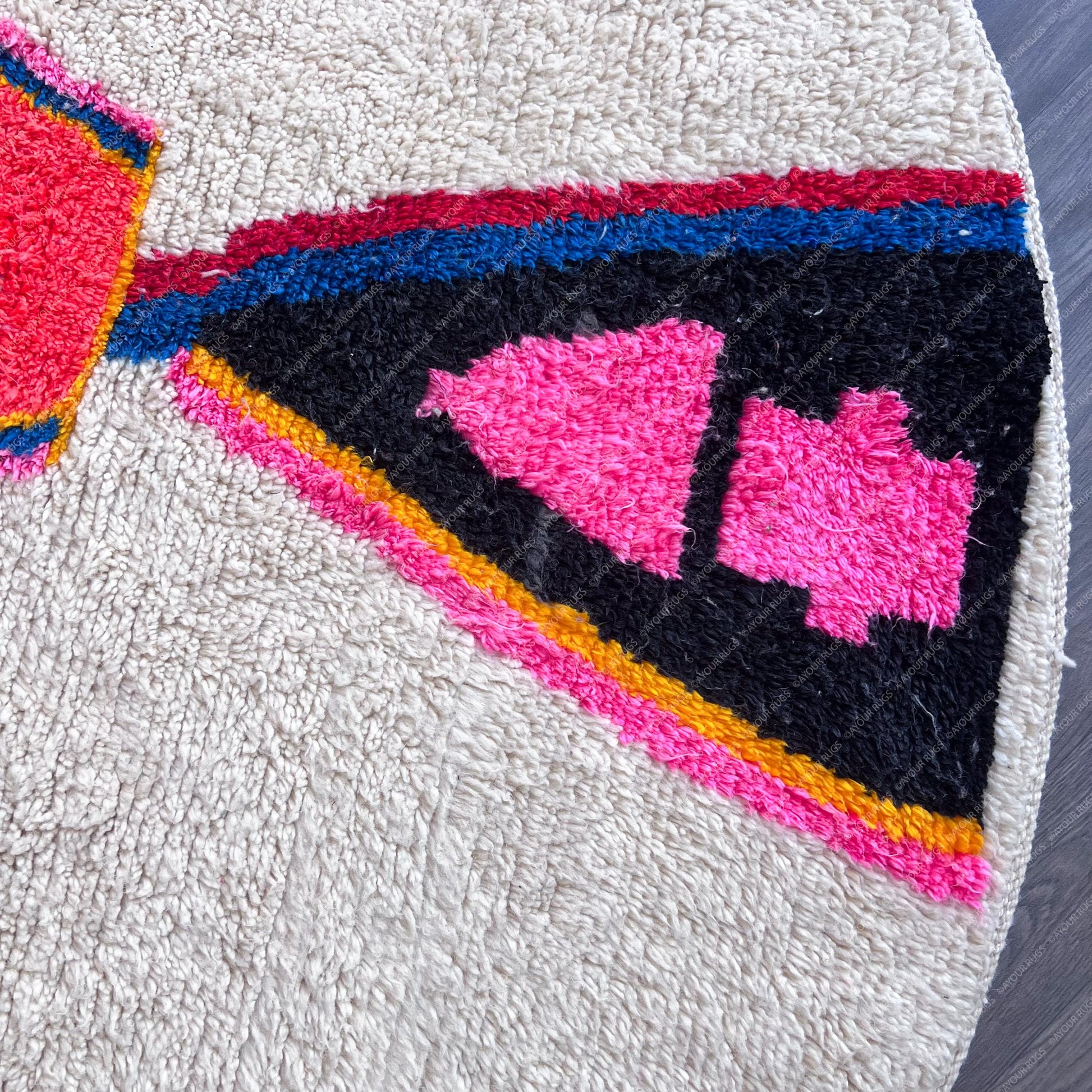 Round Marocain | 7.9 x 7.9 ft / 240 x 240 cm | Tapi | Moroccan Rug | Azilal Teppich | Morocco | Beni Ourain Rug | Azilal Rug | Beni Rug