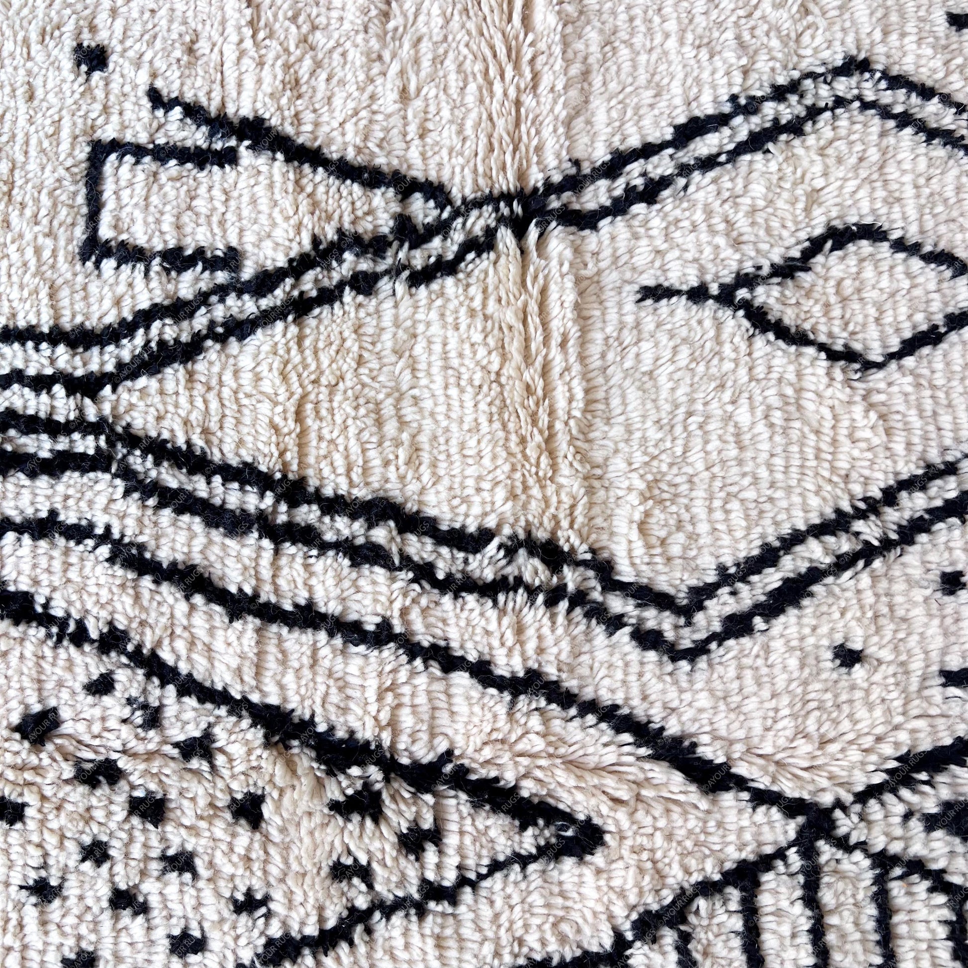 Authentic Azilal Moroccan Rug - Handwoven Wool Shag - 4.6x8.0 ft / 140x243 cm