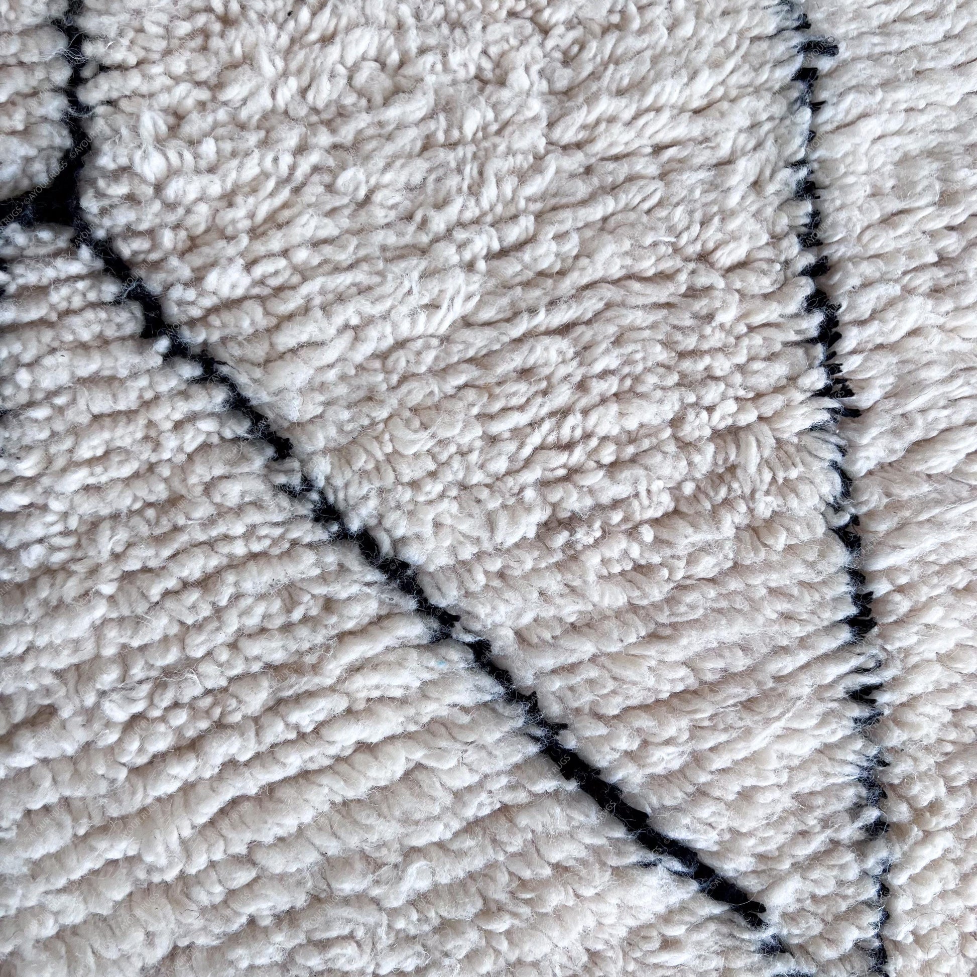 Round Moroccan Berber Rug - Handwoven Wool - 4.6x4.6 ft / 140x140 cm