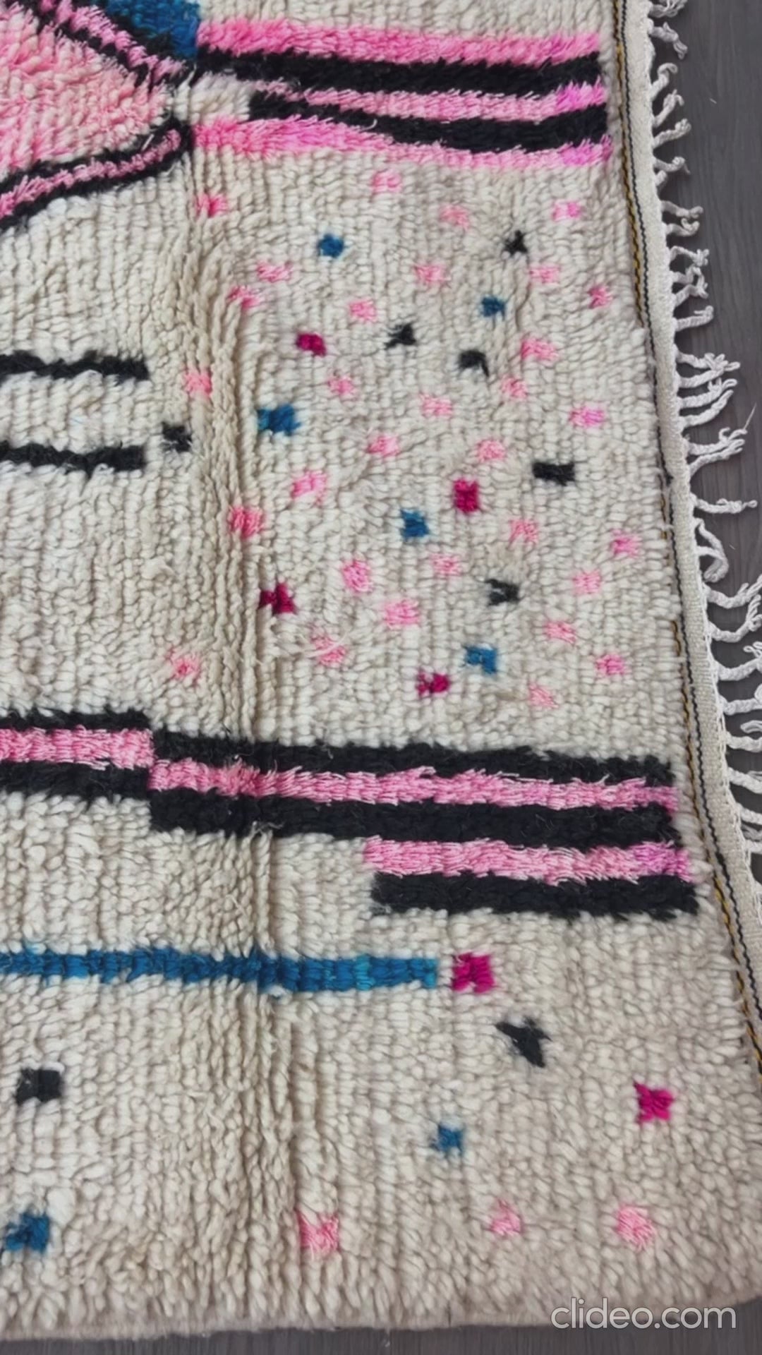 Authentic Azilal Moroccan Rug - Handwoven Wool Shag - 5.9x8.2 ft / 179x250 cm